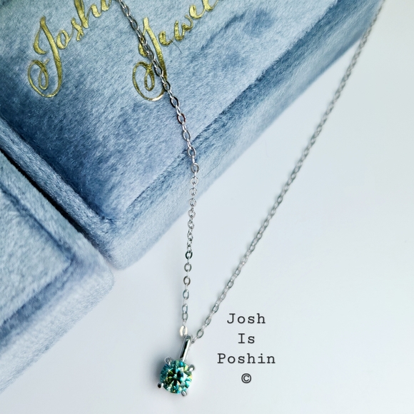 Cyan Moissanite solitaire pendant necklace in sterling silver - Picture 5 of 12